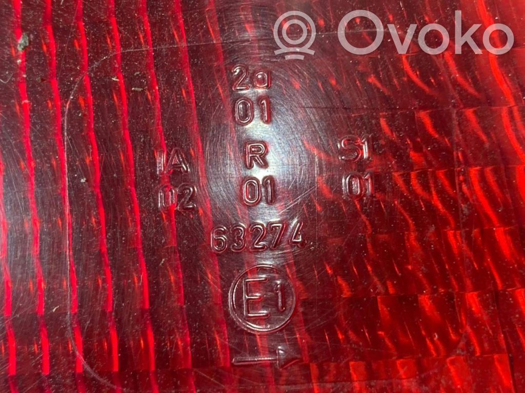 Aizmugurējais lukturis virsbūvē