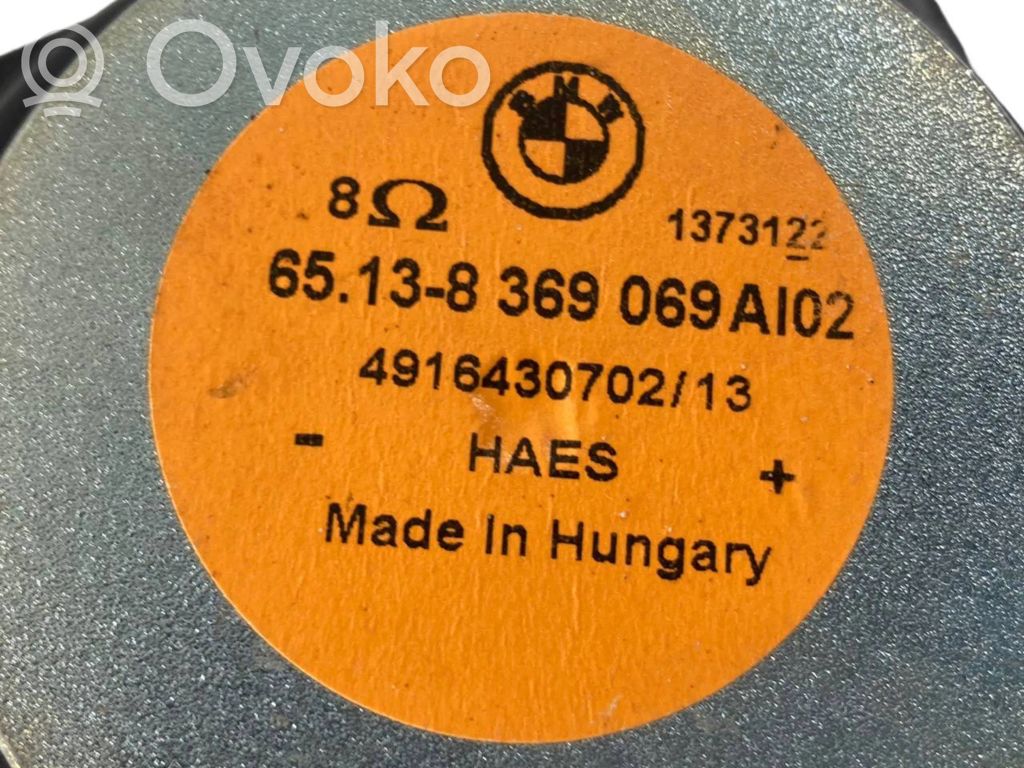 Skaļrunis (-i) aizmugurējā palodzē