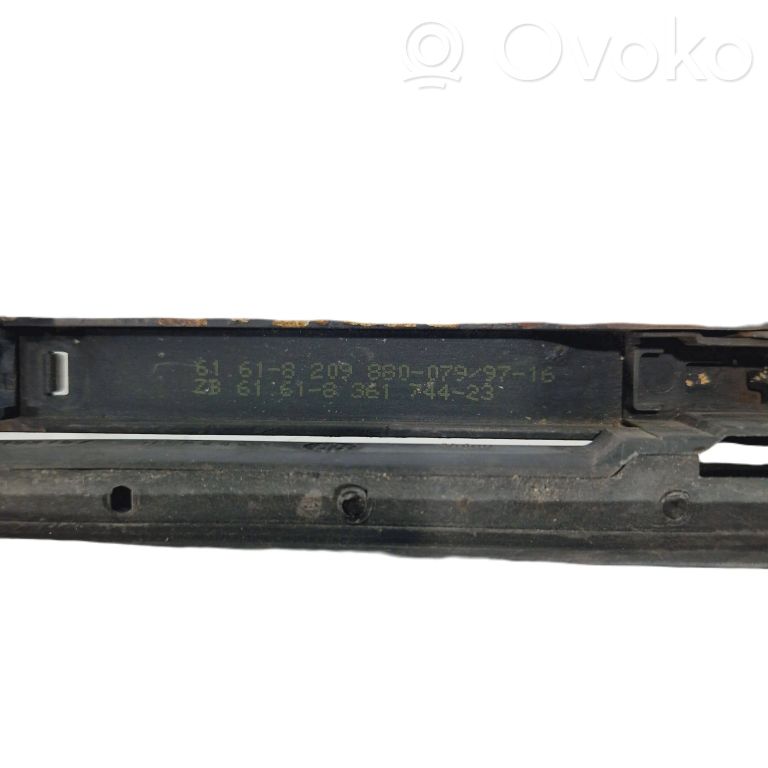 Priekšējā loga tīrītāja kājiņa