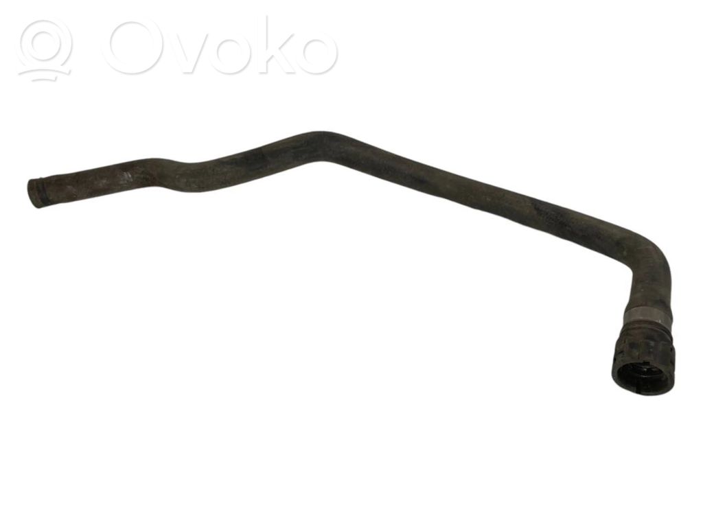 Caurulīte (-es) / šļūtene (-es)