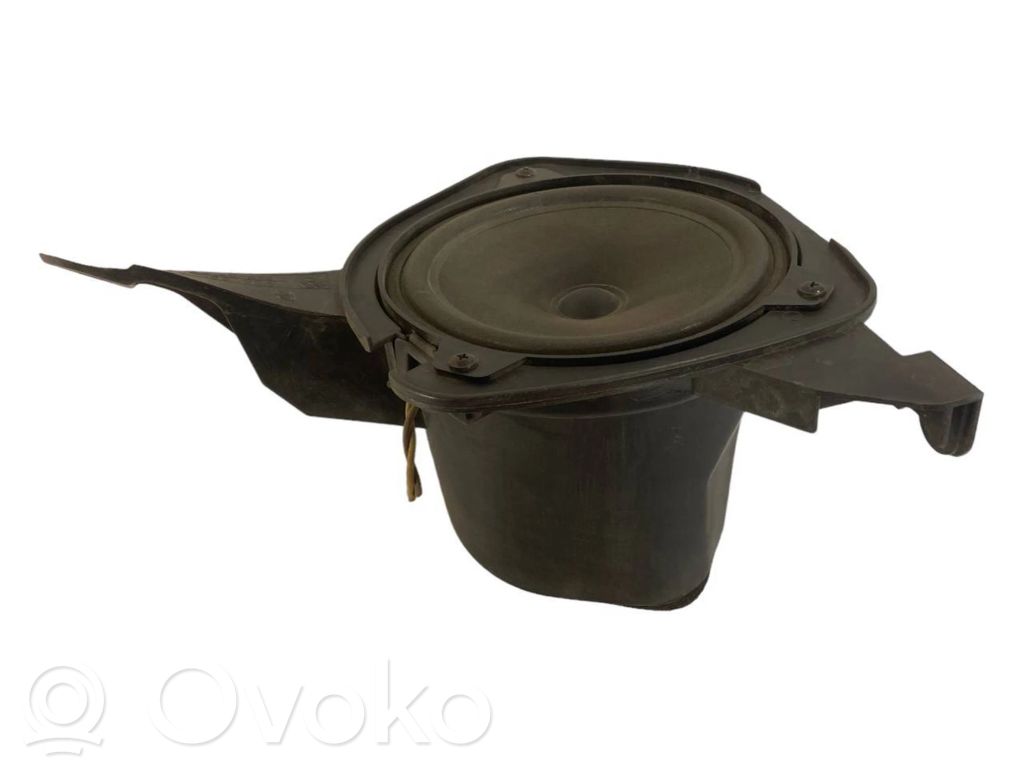 Speaker(s) in front door