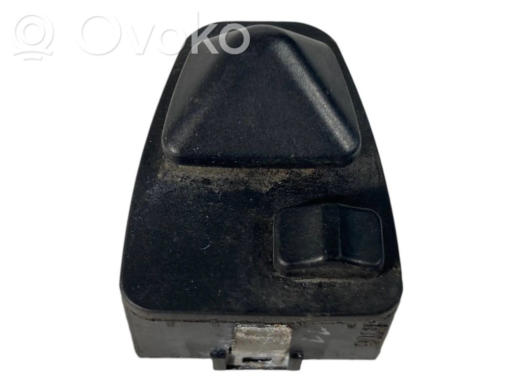 Side mirror switch