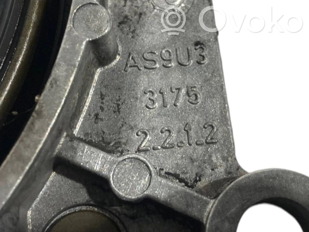 Cita veida dzinēja nodalījuma detaļa