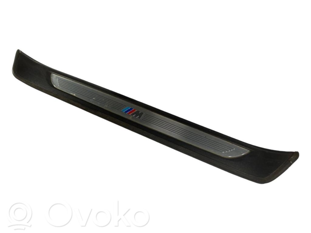 Priekšējā sliekšņa dekoratīvā apdare (iekšējā)