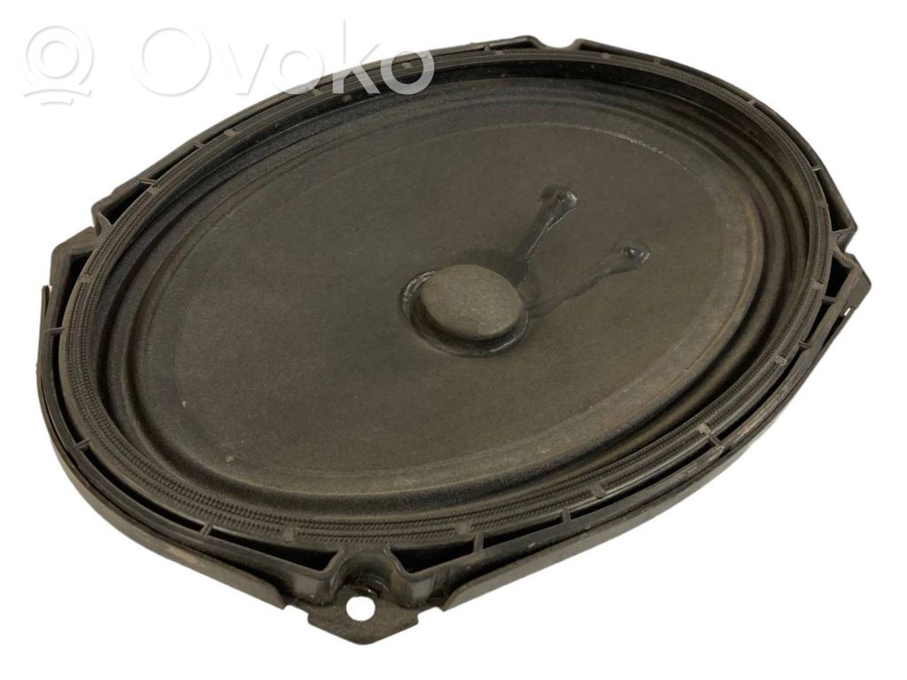 Speaker(s) in the rear window