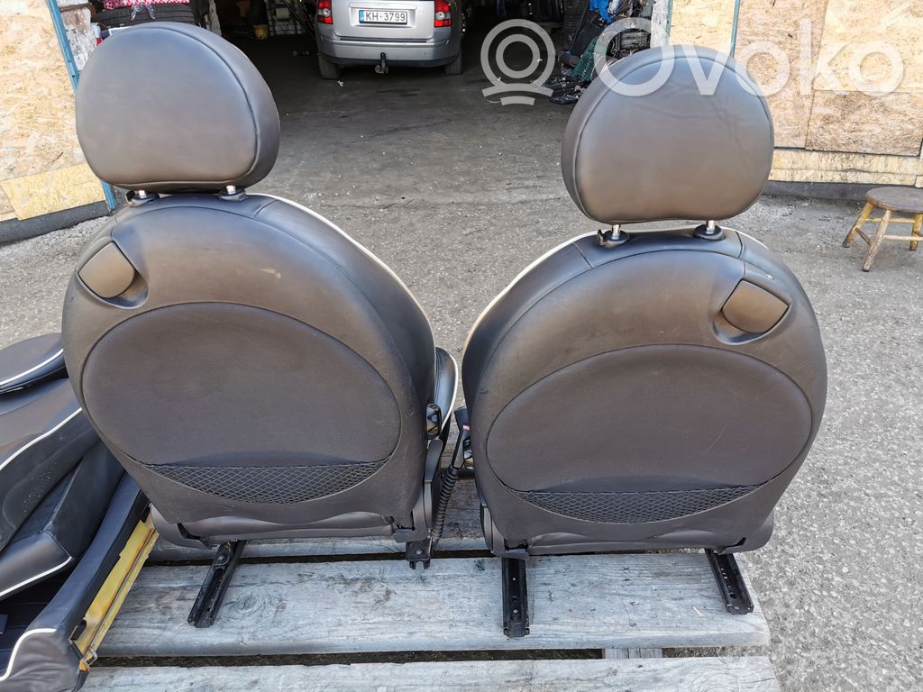 Salona daļu komplekts