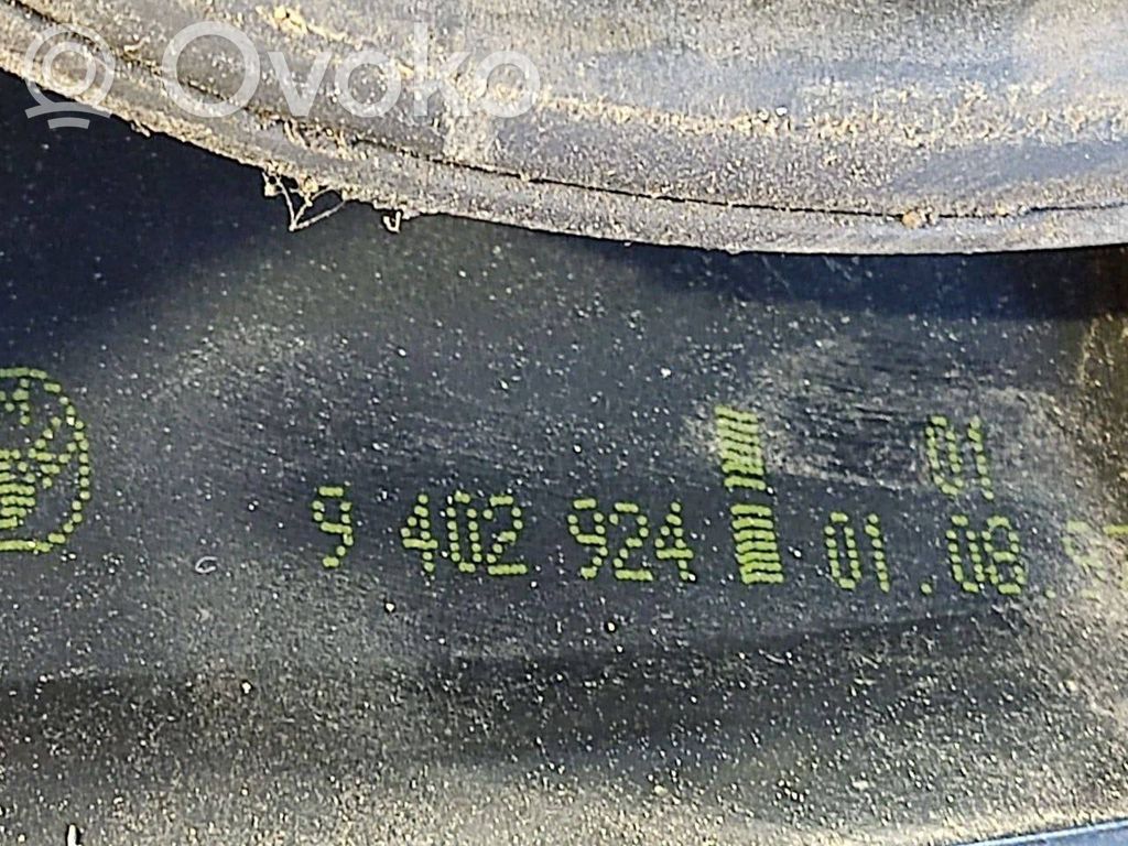 Задний фонарь в кузове