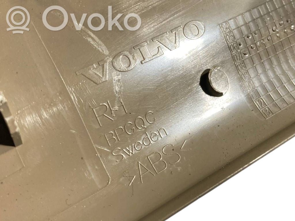 Priekšējā sliekšņa dekoratīvā apdare (iekšējā)