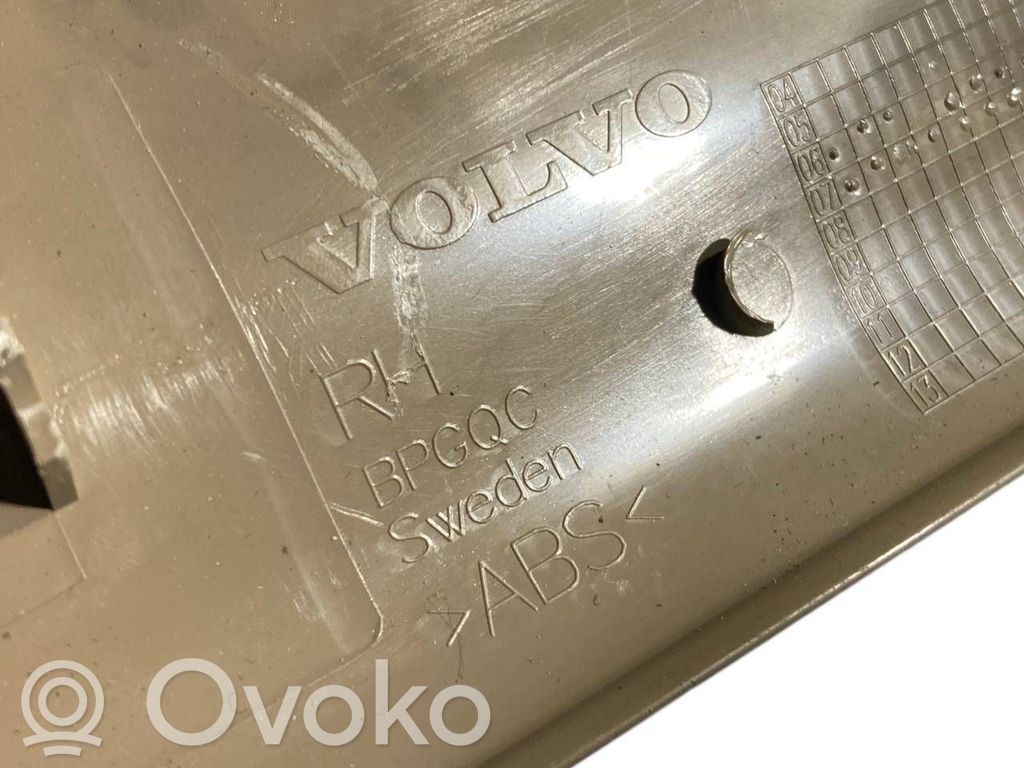 Priekšējā sliekšņa dekoratīvā apdare (iekšējā)