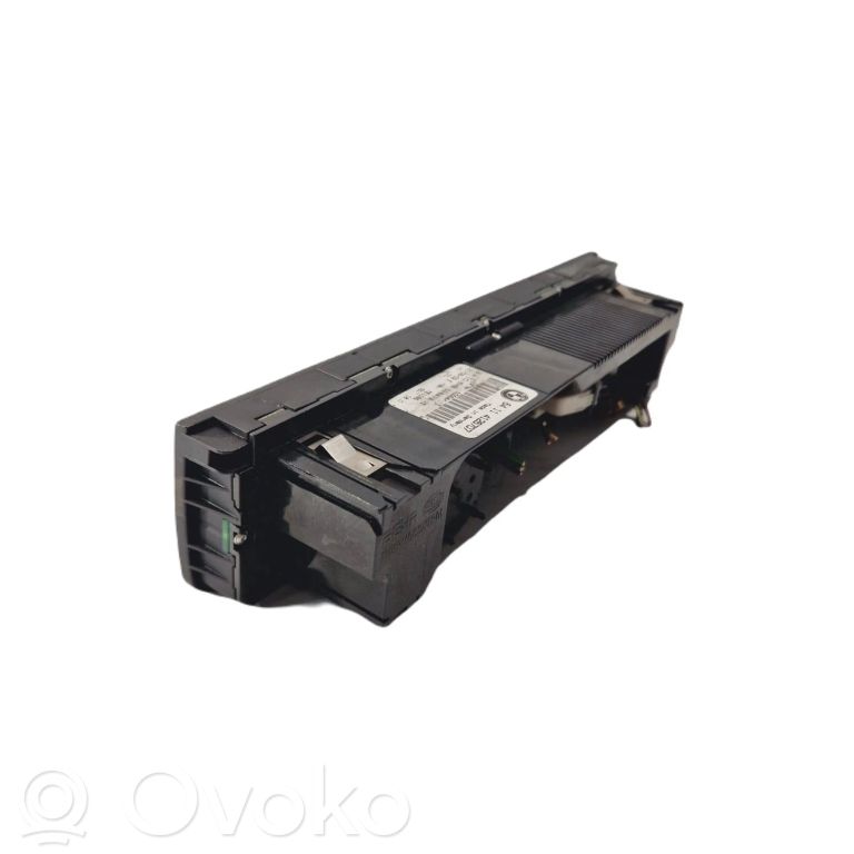 Air conditioning / climate control / interior heating control unit (in the passenger compartment)