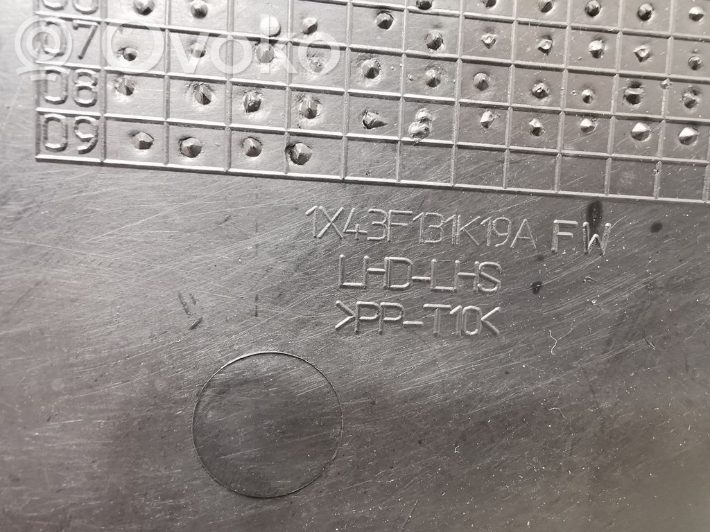 Sānu dekoratīvā apdare (priekšā)