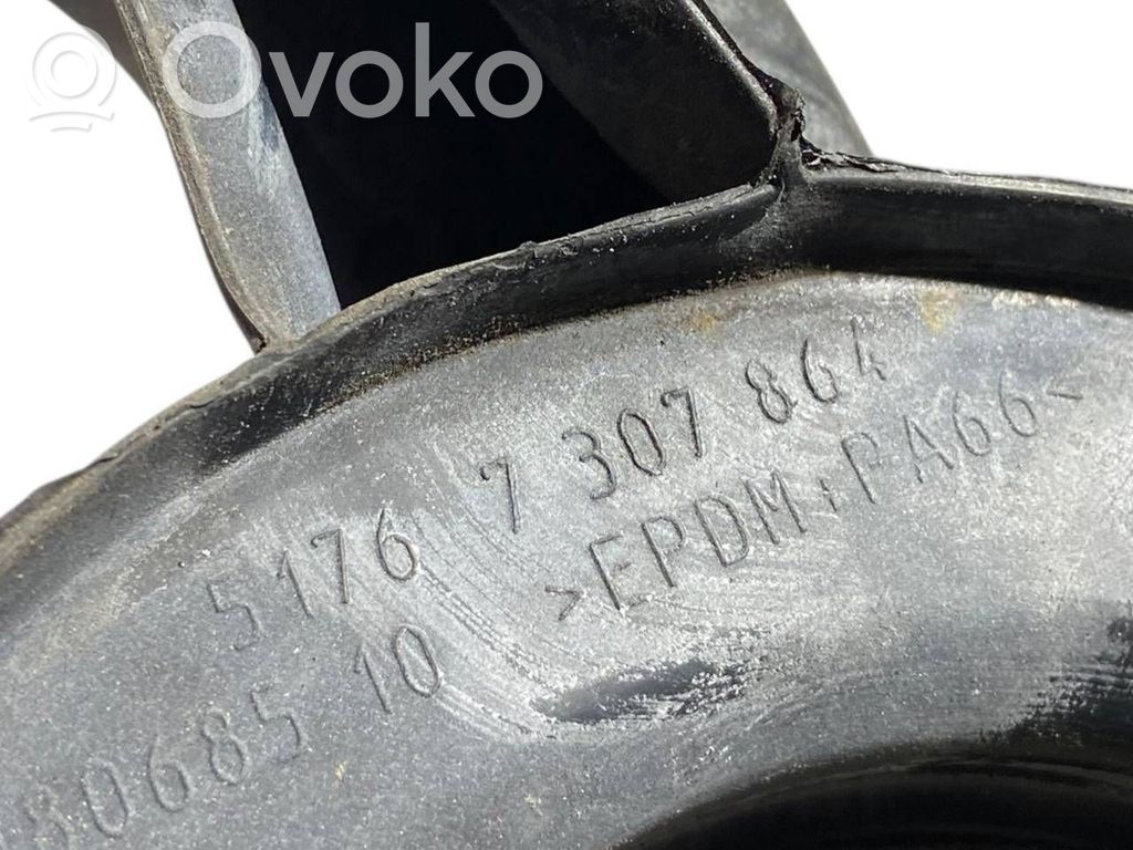 Dzinēja nodalījuma gumija