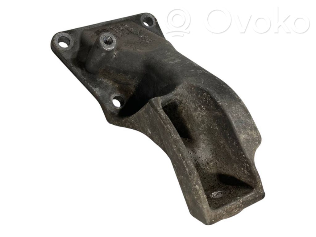 Engine mounting bracket