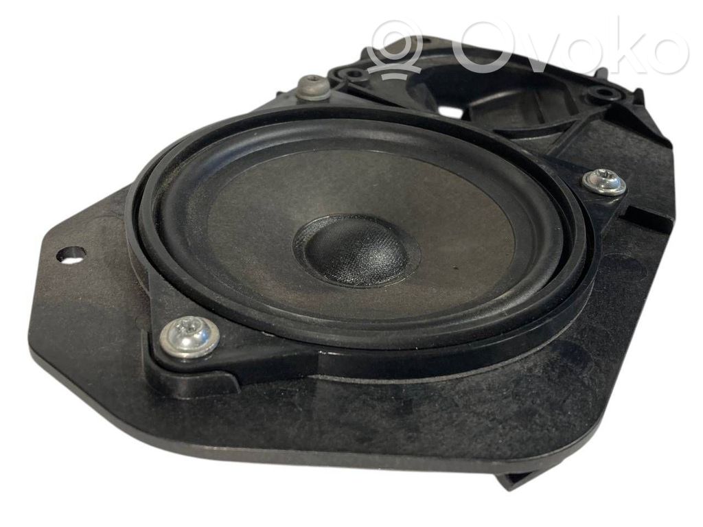 Speaker(s) in the rear door
