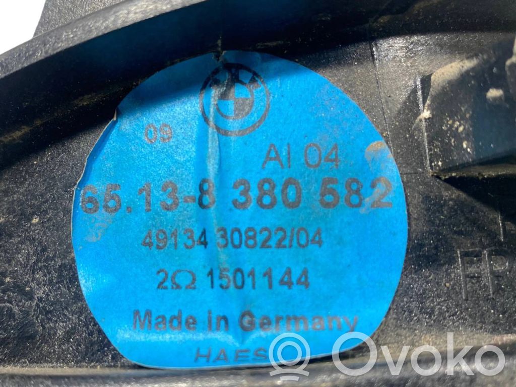 Skaļrunis (-i) priekšējās durvīs