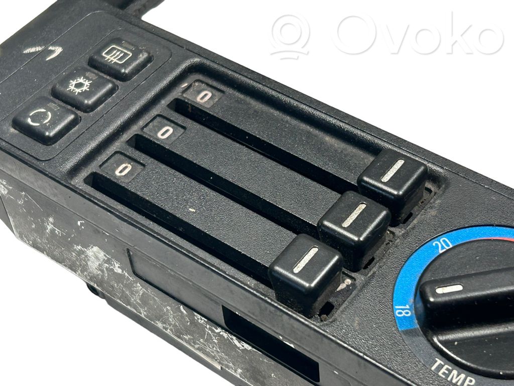 Air conditioning / climate control / interior heating control unit (in the passenger compartment)