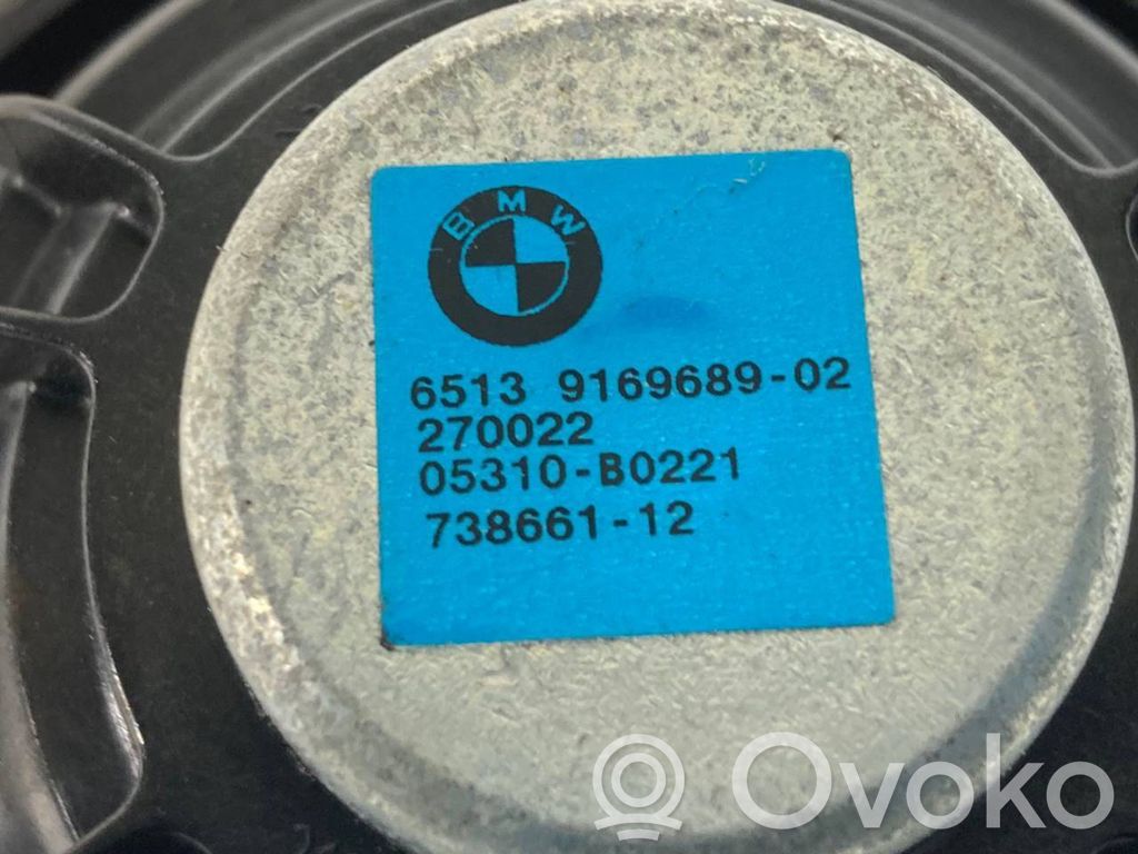 Skaļrunis priekšējā panelī