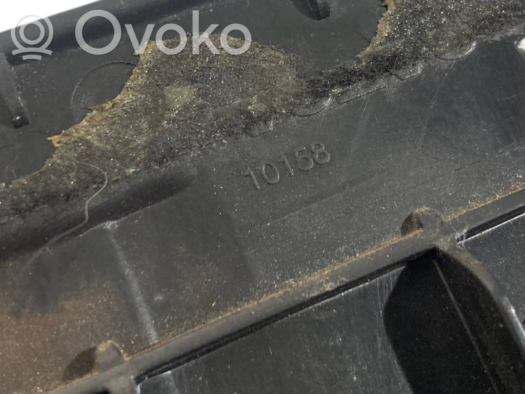 Bagāžnieka sliekšņa dekoratīvā apdare