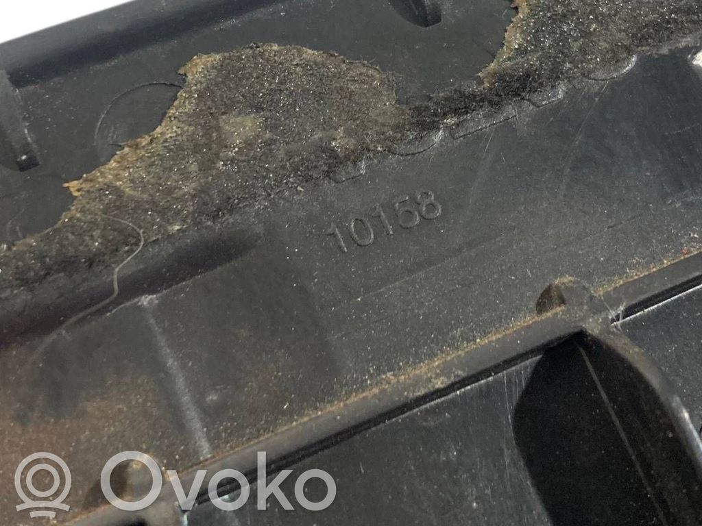 Bagāžnieka sliekšņa dekoratīvā apdare