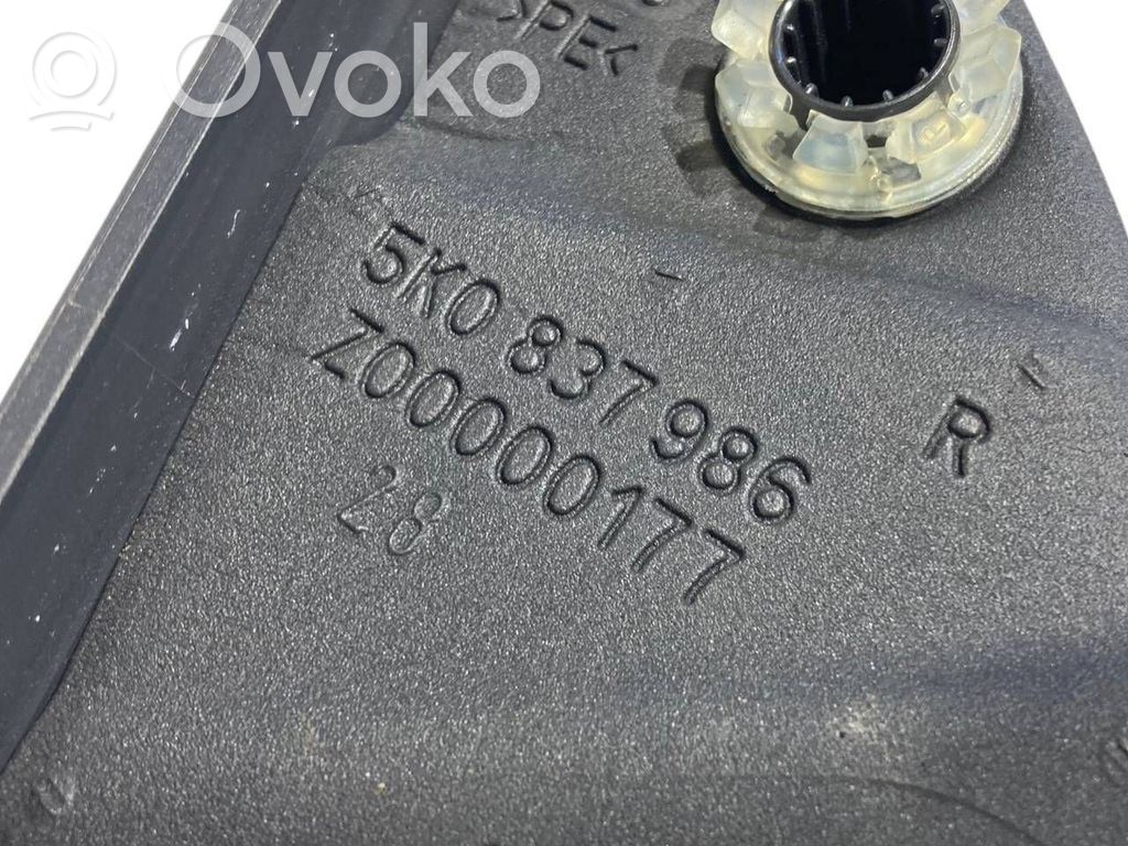 Augsto frekvenču skaļrunis (-i) priekšējās durvīs