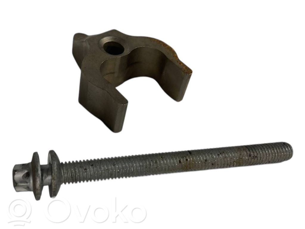 Nozzle holder/shoulder