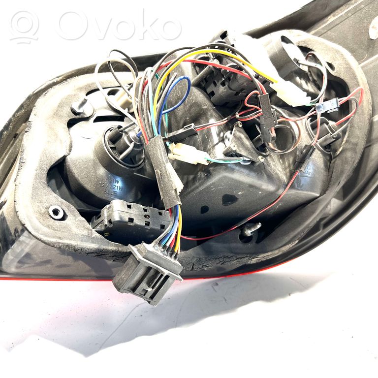 Aizmugurējais lukturis virsbūvē