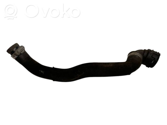 Caurulīte (-es) / šļūtene (-es)