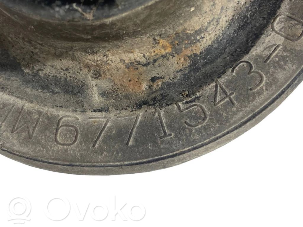 Aizmugurē riteņa rumbas vārpstas šarnīrs (stupica, capfa)