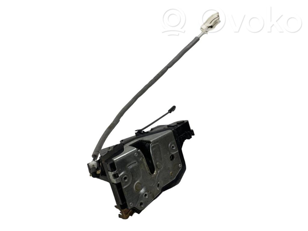 Priekšpusē slēdzene