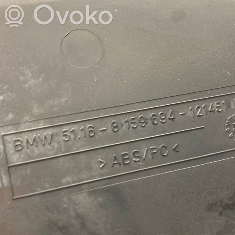 Cigarešu aizdedzināmais priekšā