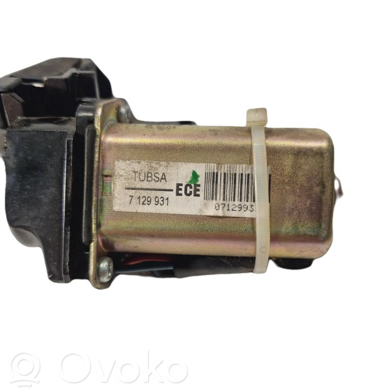 Aizmugurējā pārsega slēdzene