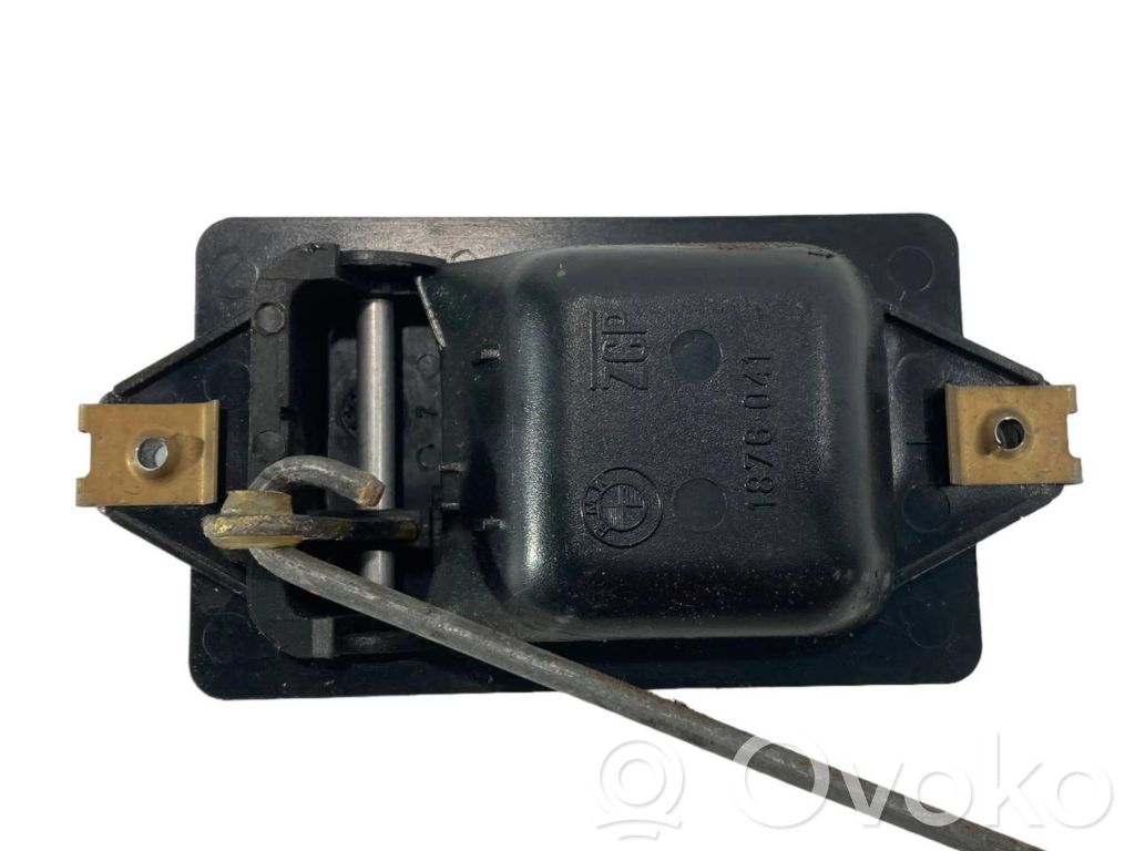 Internal opening handle