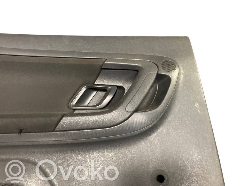 Apšuvums aizmugurējām durvīm