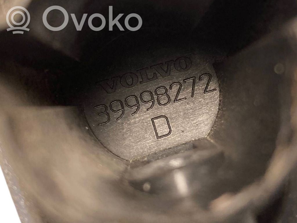 Aizmugurē durvju roktura vāciņš