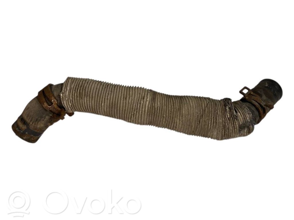Caurulīte (-es) / šļūtene (-es)