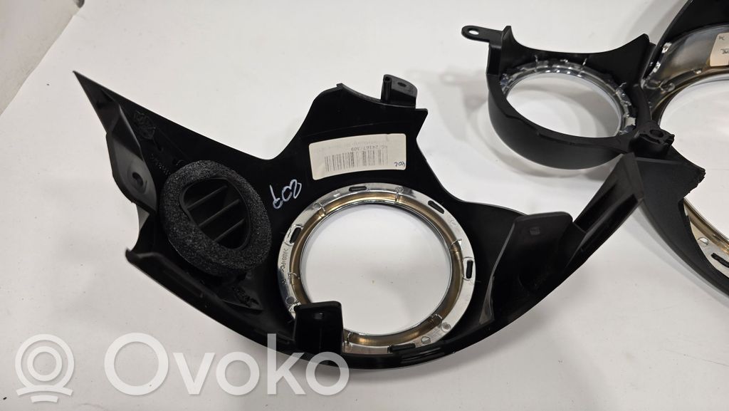 Paneļa dekoratīvās apdares vairogs (centrālais)