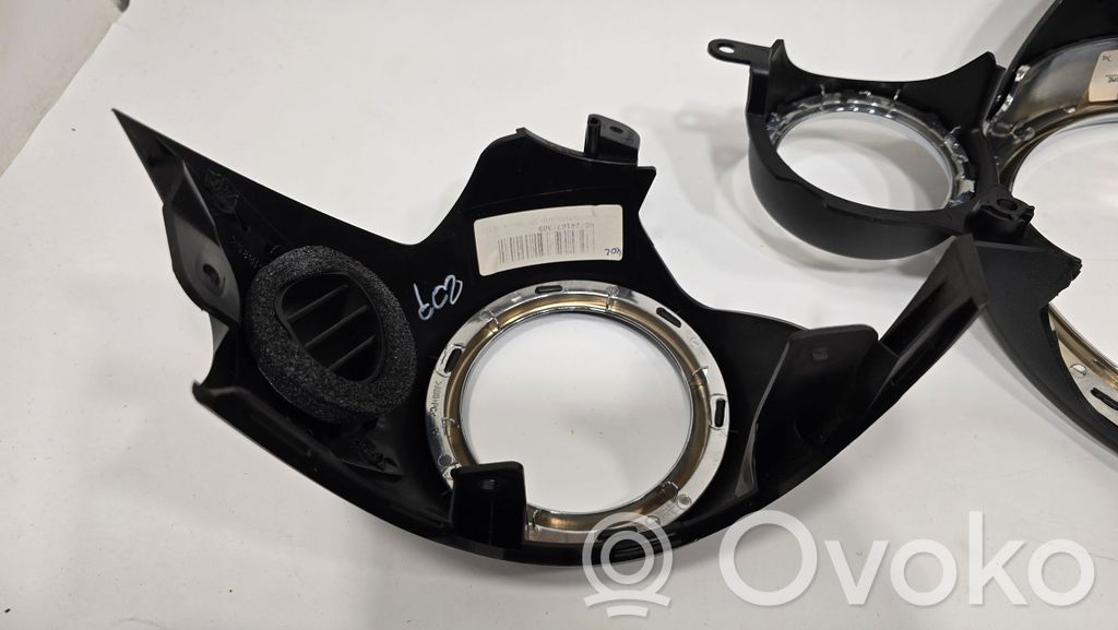 Paneļa dekoratīvās apdares vairogs (centrālais)