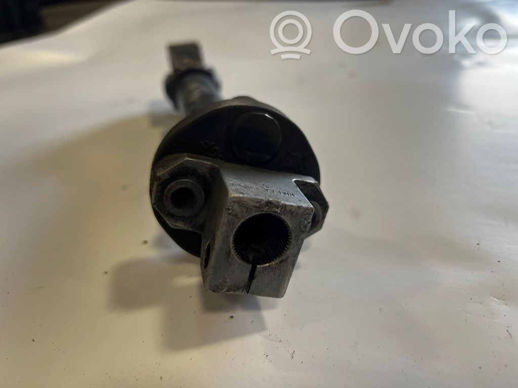 Stūresrata ass krustsavienojums