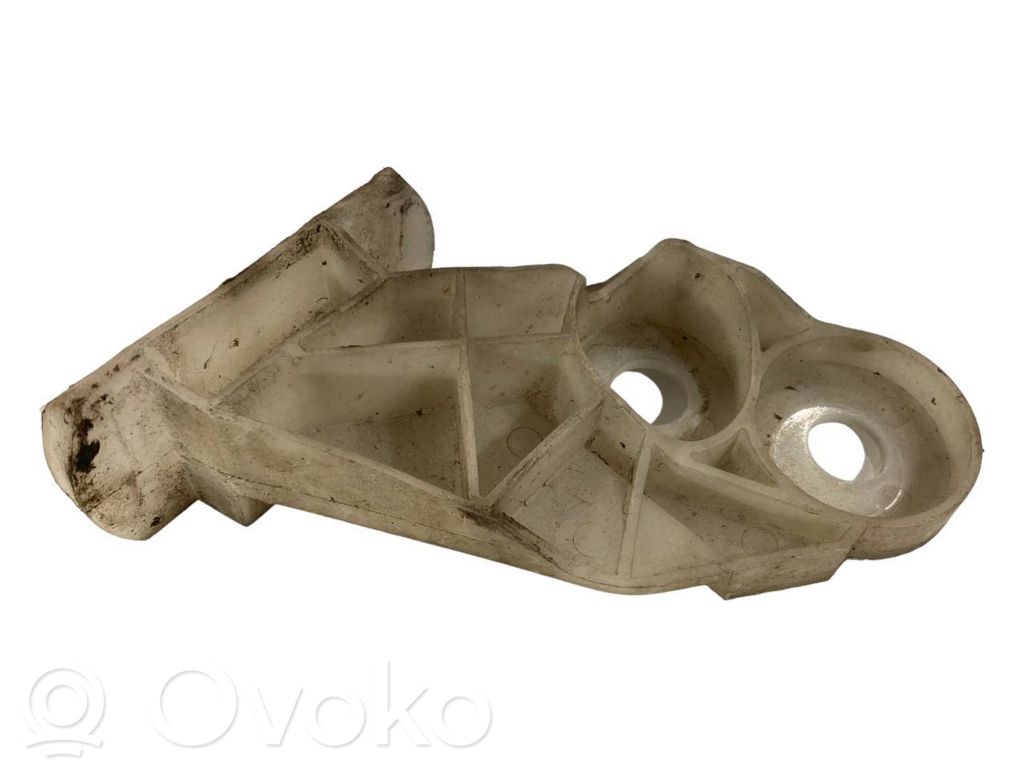 Priekšpusē bampera turētājs