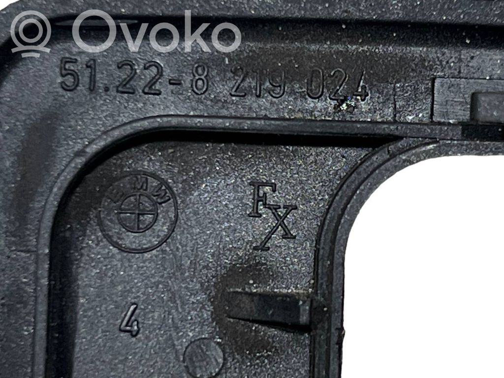 Aizmugurē durvju roktura vāciņš