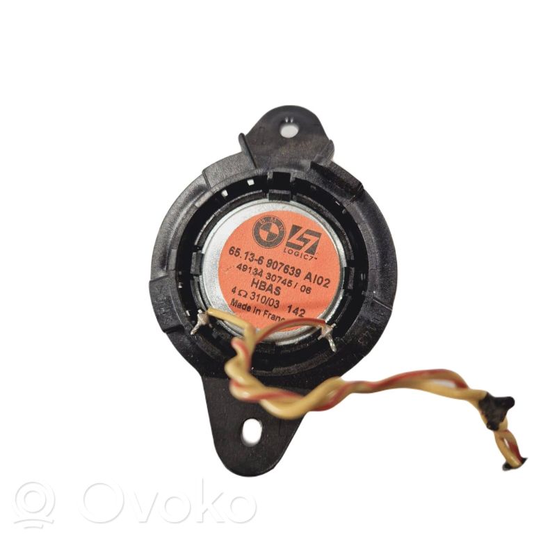 Skaļrunis (-i) pakaļējās durvīs