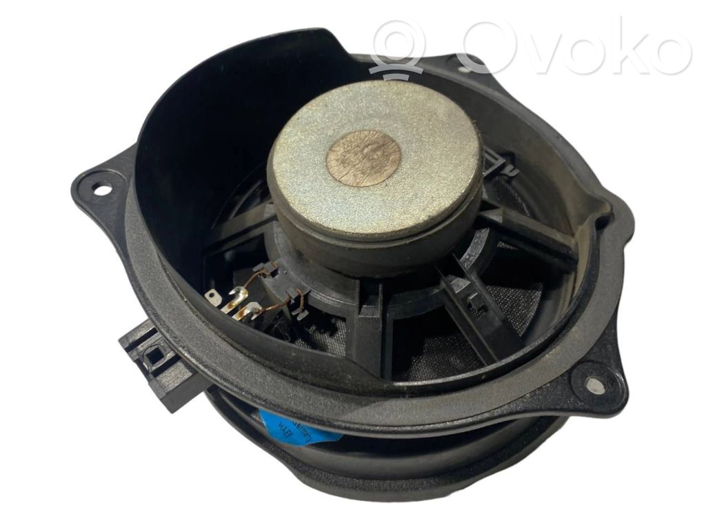 Speaker(s) in front door