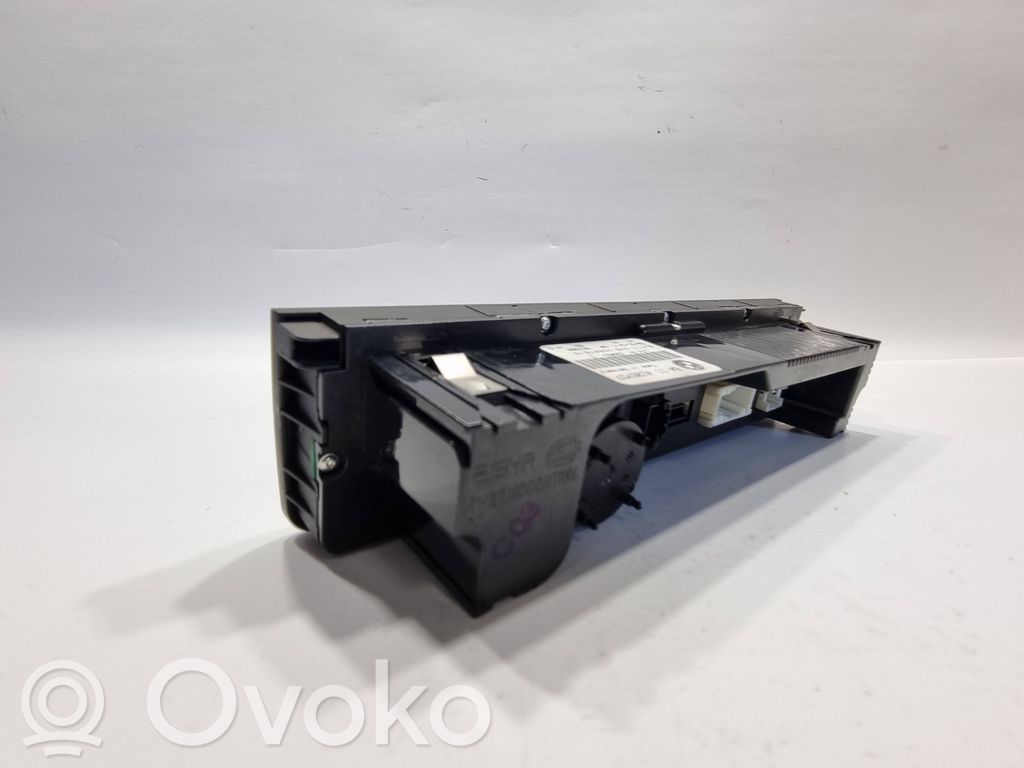 Gaisa kondicioniera / klimata kontroles / salona apsildes vadības bloks (salonā)