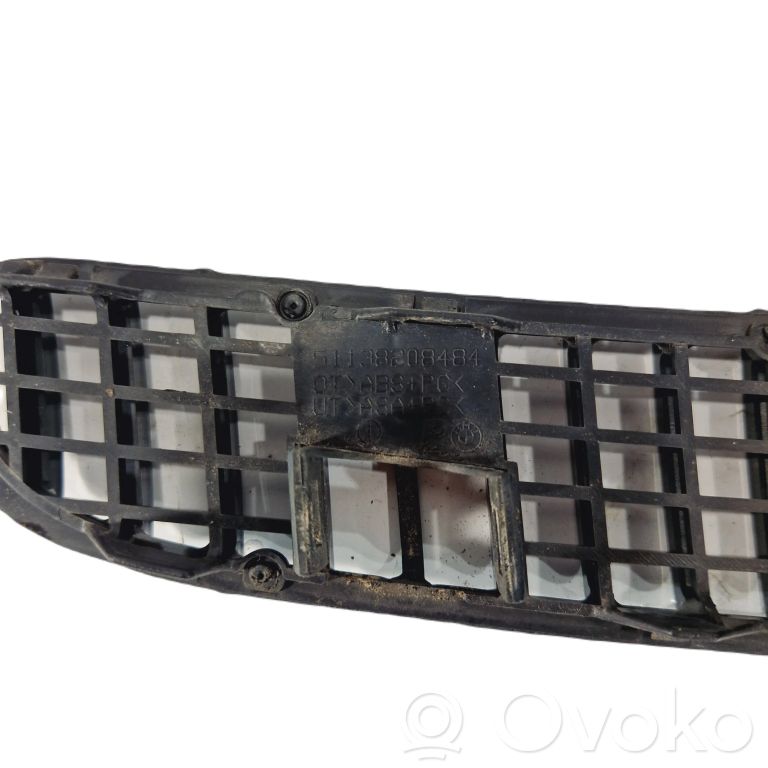 Декоративная решетка капота