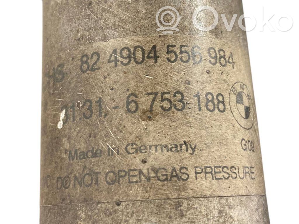 Priekšpusē amortizators ar atsperi