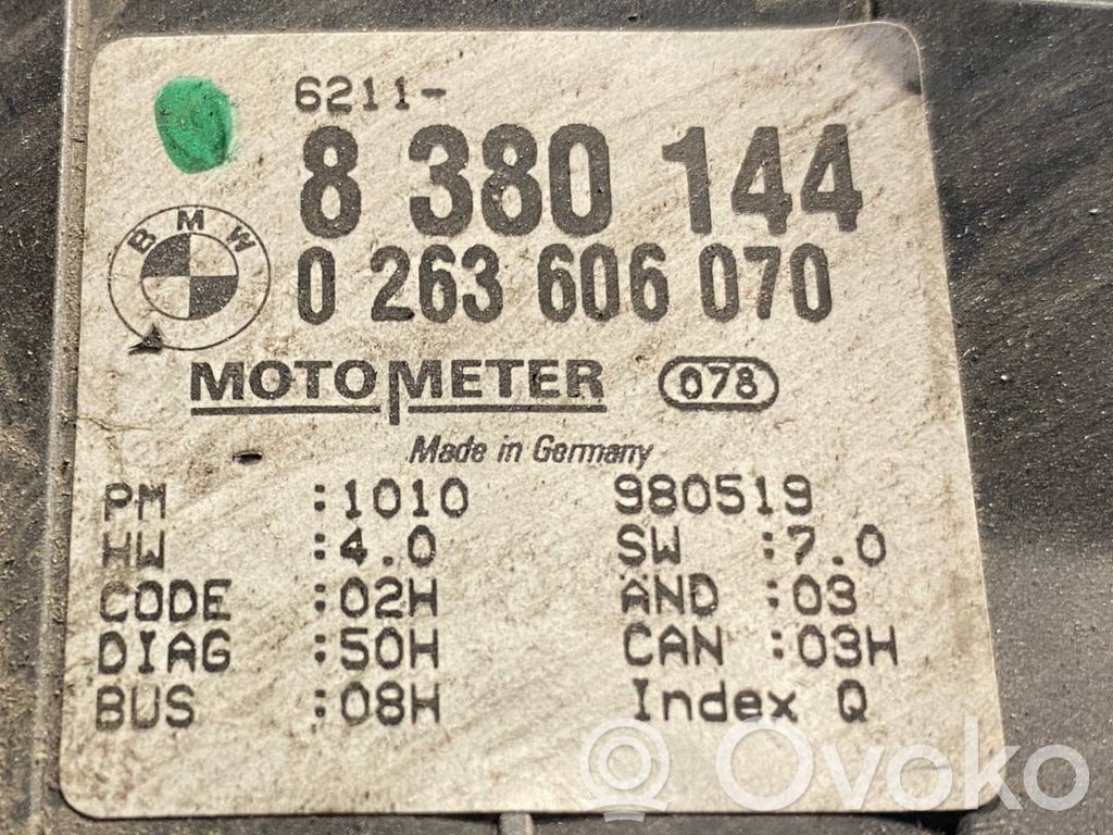 Speedometer (in the instrument panel)