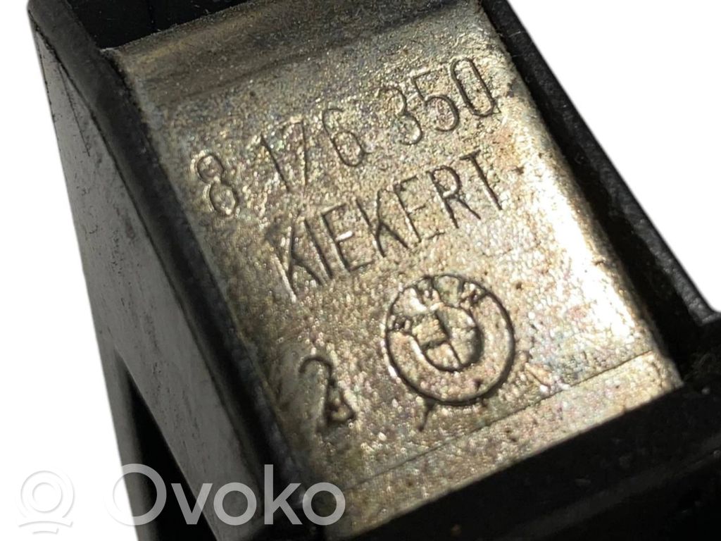 Aizmugurē slēdzenes cilpa