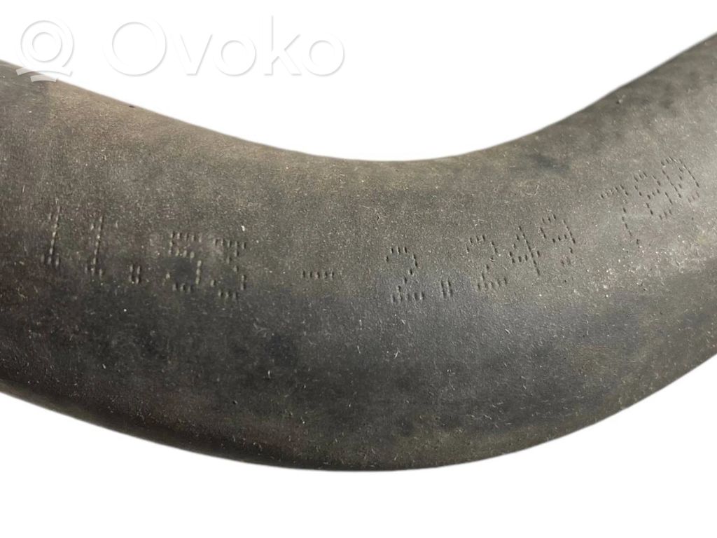 Caurulīte (-es) / šļūtene (-es)