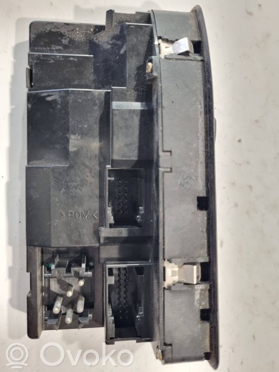 Window lift control switch(es)