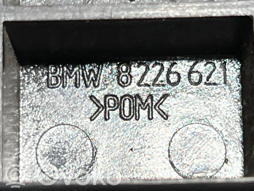 Dzinēja pārsega attaisīšanas rokturītis